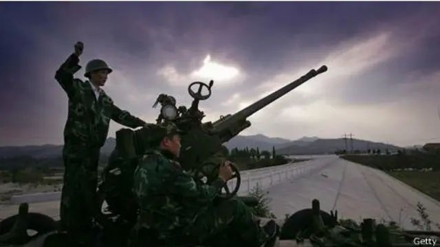 Cañones chinos para alejar la lluvia