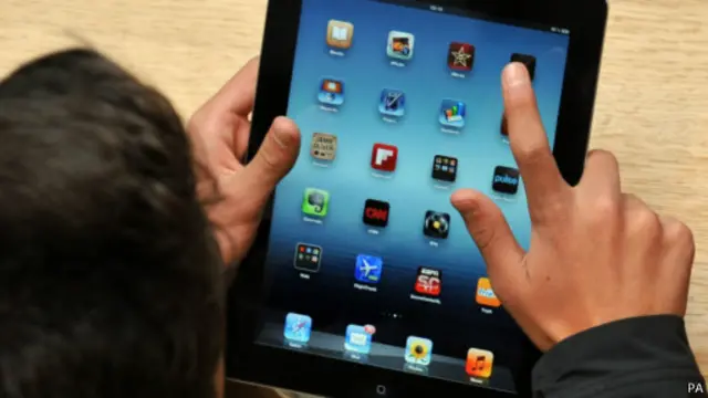 很多學生承認不能長時間離開手機和平板電腦