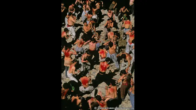 Musulmanes chiitas durante Ashura, 2002. Steve McCurry/Magnum Photos