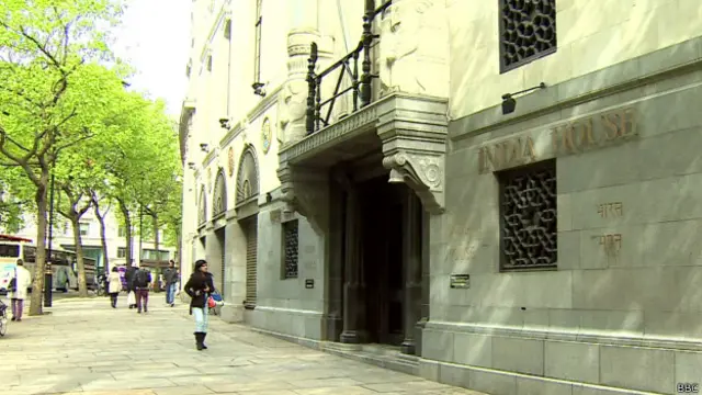 برطانیہ میں لاکھوں بھارتی باشندے رہتے ہیں اور ان میں سے بہت سے لوگوں کا کسی نہ کسی وجہ سے بھارتی ہائی کمیشن سے سابقہ پڑتا رہتا ہے