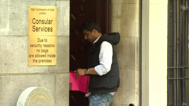 لندن میں بھارتی ہائی کمیشن کی خدمات پر اس آن لائن مہم سے اہم سوال اٹھے ہیں