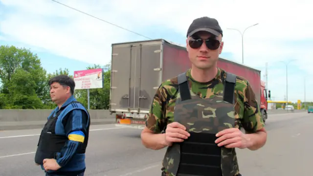 Один из бойцов самообороны Сергей заявил, что его группа получила наводки о готовящихся провокациях в столице