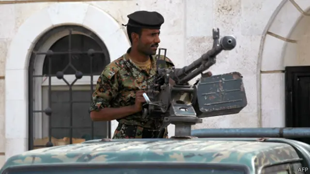 الاشتباكات جاءت عقب وقوع انفجار أمام مقر الأمن السياسي القريب من القصر الرئاسي