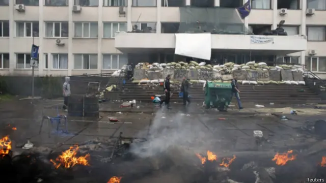 جمعے کے روز تصادم کے دوران دونیتسک کے علاقے میریپول کے بندرگاہ میں کم از کم سات افراد ہلاک ہو گئے ہیں