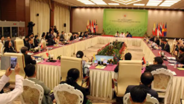 အာဆီယံထိပ်သီးညီလာခံ ပထမနေ့ 