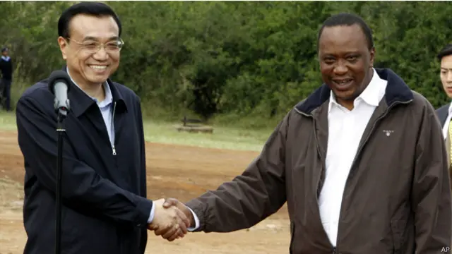 أكد الرئيس الكيني ايضا على "الصراع المشترك للشعوب الآسيوية والافريقية مع الامبريالية والاستعمار"