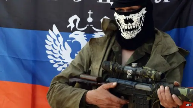 Pasukan pro-Rusia mengamankan proses referendum yang dikutuk Ukraina.