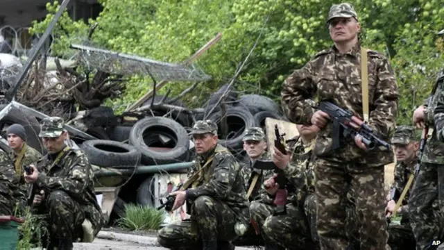 Pasukan Ukraina terlibat pertempuran dengan kelompok pro-Rusia.