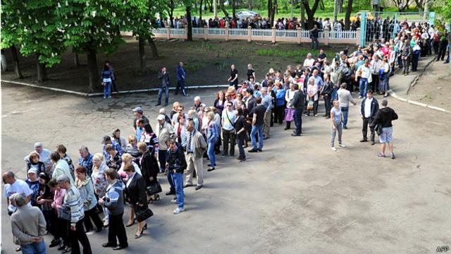Голые украинки помешали проведению выборов - Московская перспектива