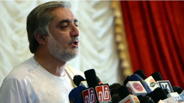 يعتبر عبدالله عبدالله المرشح الاقوى حظا للفوز بالرئاسة