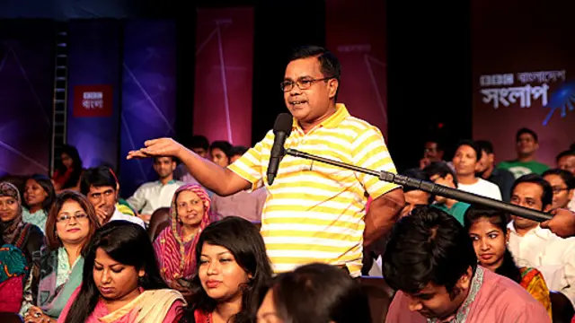 প্রশ্ন করছেন একজন দর্শক