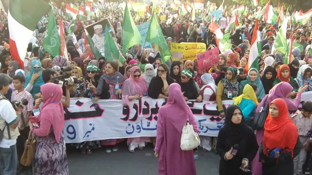 احتجاجی جلسے سے خطاب کرتے ہوئے طاہرالقادری نے کہا کہ حکومت کا خاتمہ واجب ہو چکا ہے۔ 