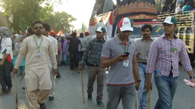 طاہرالقادری نے حکومتِ پنجاب پر لوگوں کو جلسے میں شامل ہونے سے روکنے کا الزام عائد کیا۔