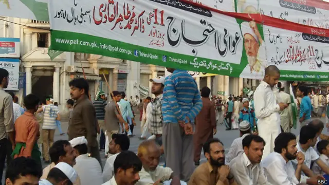 احتجاجی جلسے سے خطاب کرتے ہوئے طاہرالقادری نے کہا کہ حکومت اور نظام کا خاتمہ واجب ہو چکا ہے