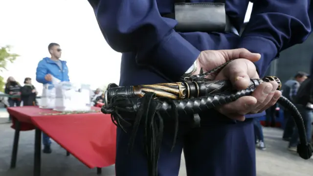 Казак с плеткой