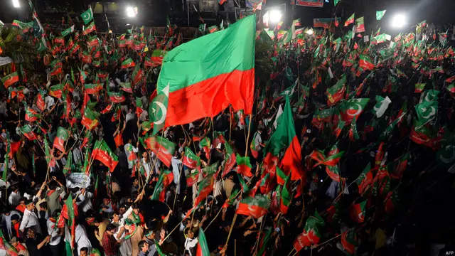 جلسے میں دور دراز کے علاقوں سے تحریکِ انصاف کے سرگرم کارکن شامل ہوئے۔ نسبتاً خوشگوار موسم کی وجہ سے حاضرینِ جلسہ کو بڑی تعداد میں جمع ہونے میں آسانی ہوئی۔ 