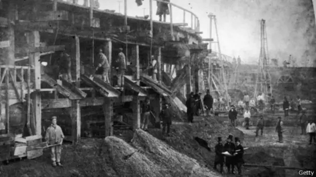 1860年代，工程师巴扎尔加提爵士主持修成了纵横1000英里的伦敦下水道网络。