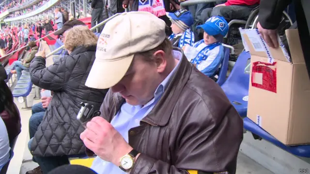 Cegos no estádio. Foto: BBC