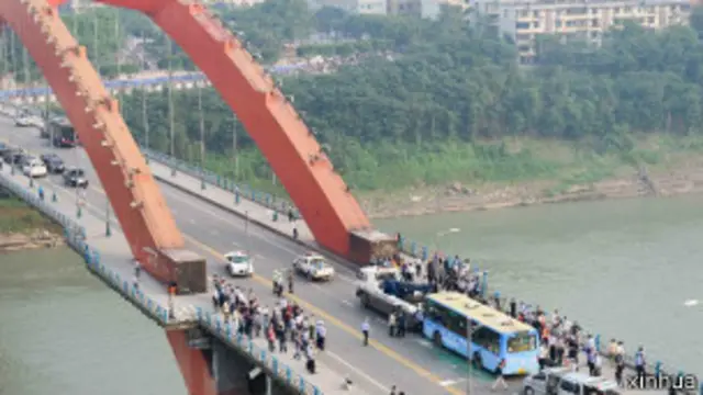 宜宾公交车爆炸燃烧