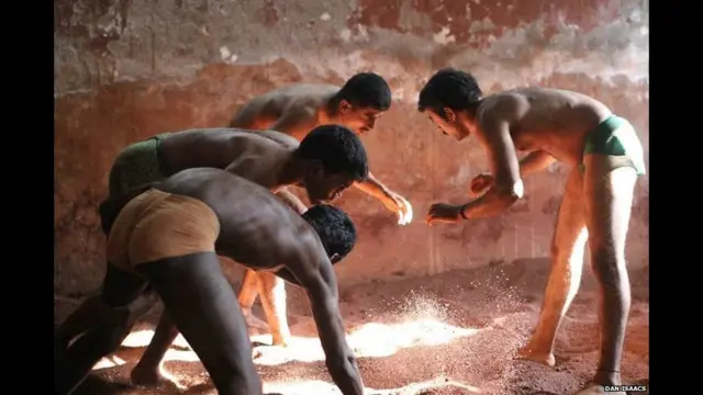 O kushti tem sido uma parte importante da vida esportiva da Índia há cercaroleta como ganhar dinheiro3.000 anos. O correspondente da BBC Dan Isaacs visitou um ginásio onde se pratica essa lutaroleta como ganhar dinheiroum bairro operárioroleta como ganhar dinheiroMumbai.