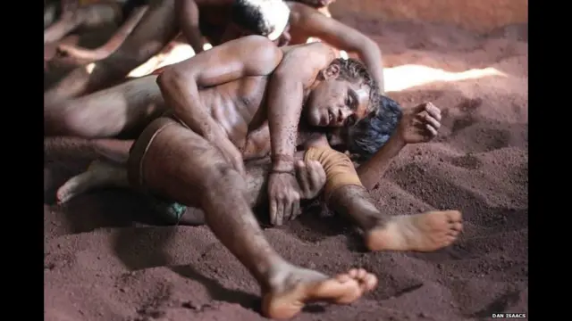 O kushti tem sido uma parte importante da vida esportiva da Índia há cercaroleta como ganhar dinheiro3.000 anos. O correspondente da BBC Dan Isaacs visitou um ginásio onde se pratica essa lutaroleta como ganhar dinheiroum bairro operárioroleta como ganhar dinheiroMumbai.