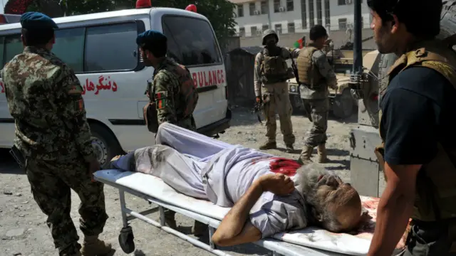 د ننګرهار عامې روغتیا روغتون چارواکي وايي اته جسدونه او ۱۲ ټپیان ور وړل شوي دي، چې وايي پنځه برسېرن ټبیان یې له درملنې وروسته کورونو ته لېږلي دي.