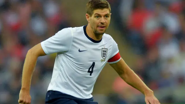 تجربہ کار مڈ فیلڈر سٹیو جیراڈ ٹیم کی قیادت کریں گے 