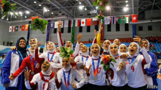 تیم ملی فوتسال زنان ایران برای اولین بار پس از باخت مقابل ژاپن در مسابقات فوتسال قهرمانی آسیا نایب قهرمان آسیا شد