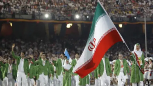 هما حسینی در المپیک پکن پرچمدار کاروان ایران بود