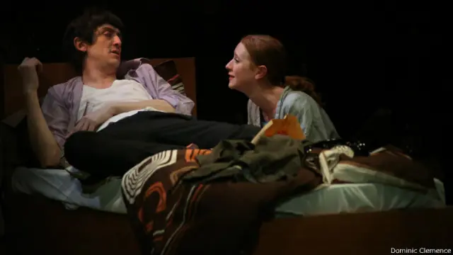 Спектакль ограничивается "золотым" периодом 60-х с его духом оптимизма и светлой наивности