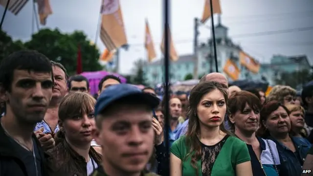 الانفصاليون في لوهانسك أعلنوا "جمهورية ذات سيادة" عقب الاستفتاء.