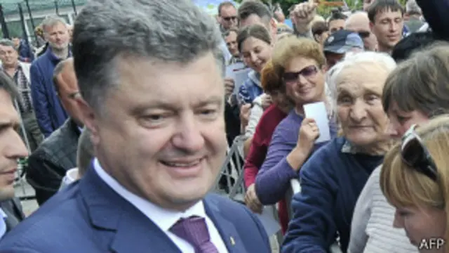 Ông Poroshenko dẫn đầu trong các cuộc thăm dò dư luận