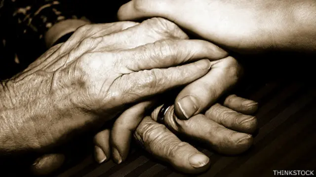 Manos de persona mayor
