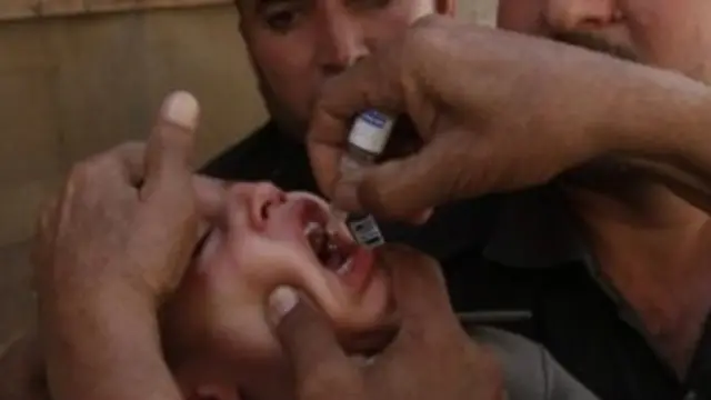 حکومت وایي چې په هوایي ډګرونو کې یې د واکسین ورکولو لپاره ځانګړي مرکزونه جوړ کړي دي.