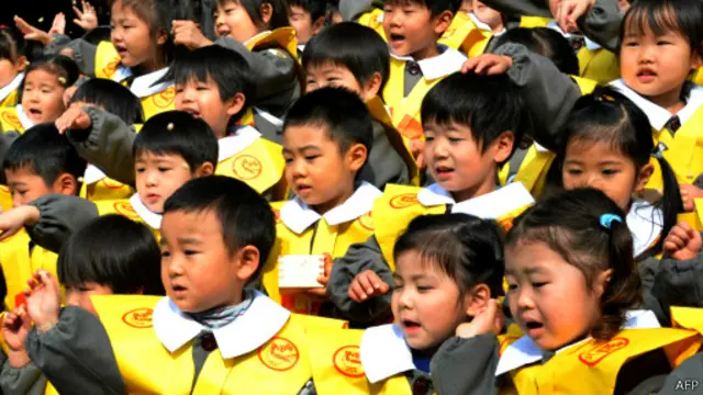 'දරුවන් වැඩි වශයෙන් බිහි කිරීම සඳහා දෙමවුපියන්ට දෙනු ලබන ආධාර වැඩි කල යුතුයි' 