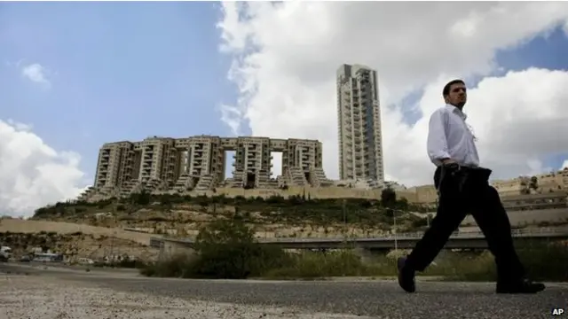 یروشلم کے تل ابیب ڈسٹرکٹ میں ’ہولی لینڈ‘ کے نام اپارٹمنٹ بنانے کا منصوبہ جس میں رشوت لے کر قوانین تبدیل کر دیے گئے