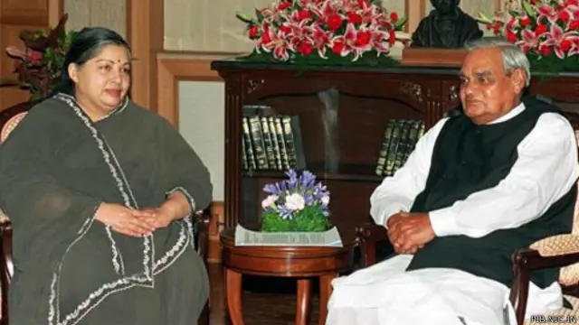 अटल बिहारी वाजपेयी, जयललिता
