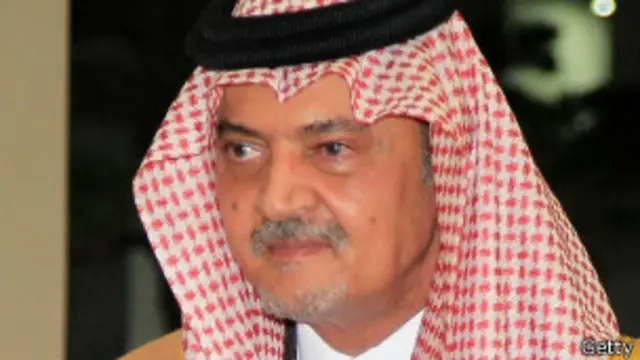 سعود الفیصل ریاض میں اخبار نویسوں سے بات کر رہے تھے