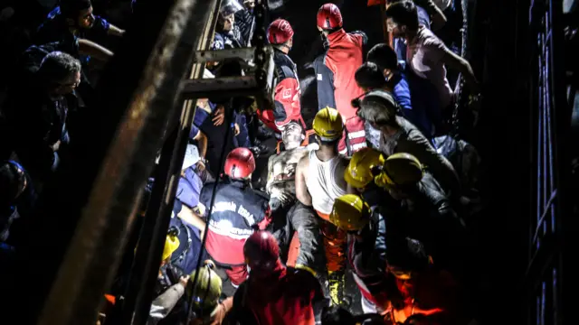 وزیرِ توانائی کے مطابق زیادہ تر اموات زہریلے دھوئیں کے باعث ہوئی ہیں۔