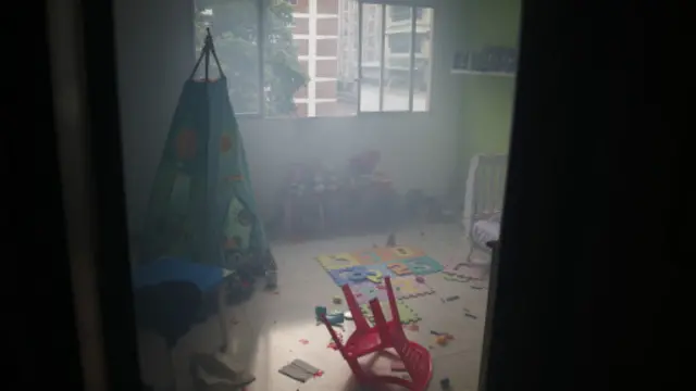 Uma nuvem de gás tomou o quarto da filha da repórter