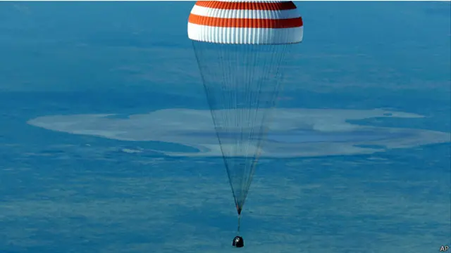 هبطت المركبة في كازاخستان