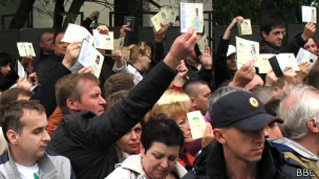 passports_ukrainians_referendum