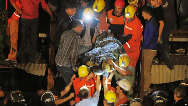 فکر کېږي چې د ډېرو کسانو ژوند کاربن مونواکساید ترې اخیستی. په کان کې له ایسارو کسانو سره د مرستې په خاطر کان ته اکسیجن پمپ شو. 