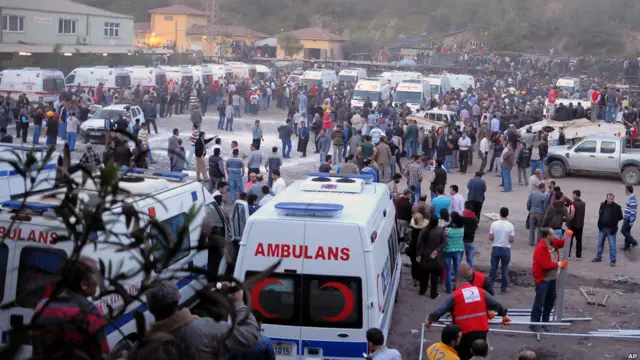 چاودنه په سیمه ییز وخت د ورځې په دوه نیمو بجو وشوه. په پیل کې ویل کېدل چې ۱۷ کسان وژل شوي خو د وژل شویو کسانو شمېر په چټکۍ پورته شو.
