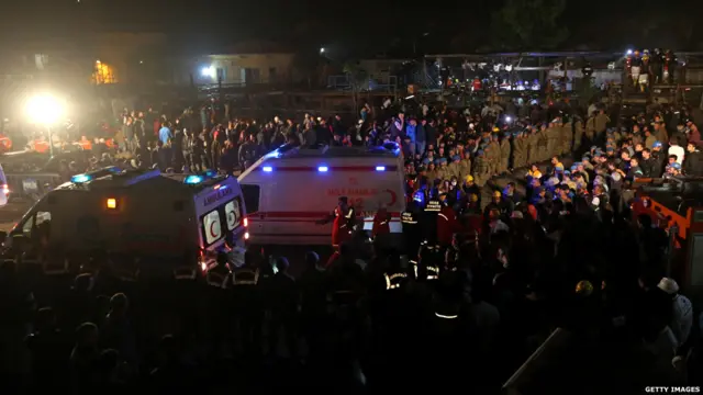 ژغورونکو ټوله شپه کار وکړ خو د انرژۍ وزیر ښاغلی یلدیز وايي چې د نورو کسانو د ژوندي ژغورنې هیلې په کمېدو دي.