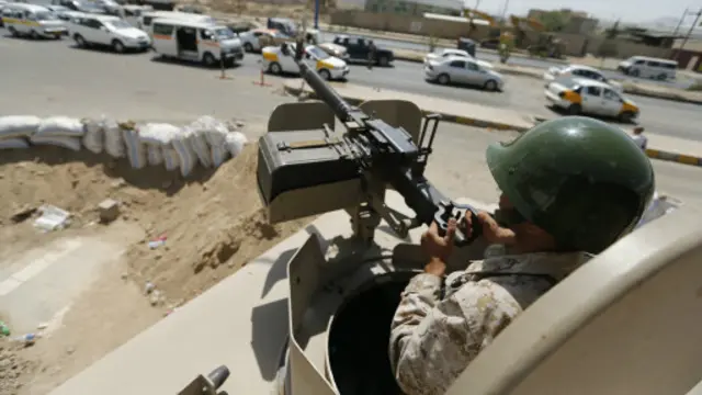 نقاط التفتيش في صنعاء انتشرت مع بدء حملة الجيش على تنظيم القاعدة. 