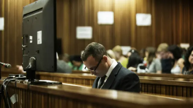 اتهم بستوريوس البالغ من العمر سبعة وعشرين عاما بقتل صديقته