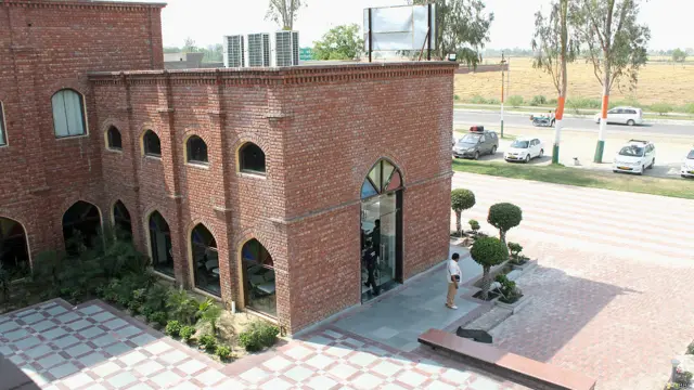 सरहद रेस्त्रां