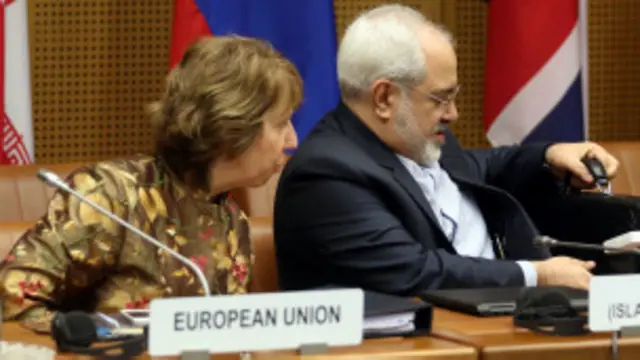 محمدجواد ظریف و کاترین اشتون هدایت مذاکرات را بر عهده دارند - عکس از آسوشیتدپرس