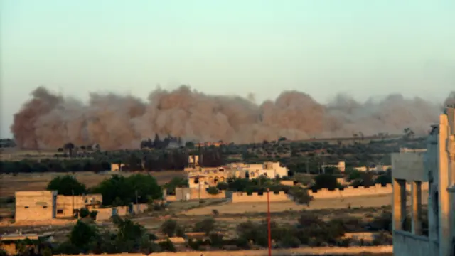 أوضح فيديو نشر على الانترنت تفجيرا ضخما ادى الى تصاعد الركام والحطام على ارتفاع عشرات الامتار